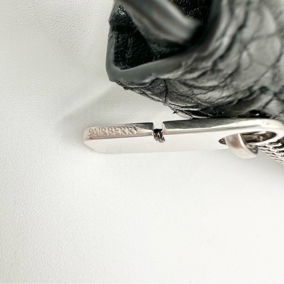 GIFTED Burberry Chess leather minibag - Picture 8 of 9